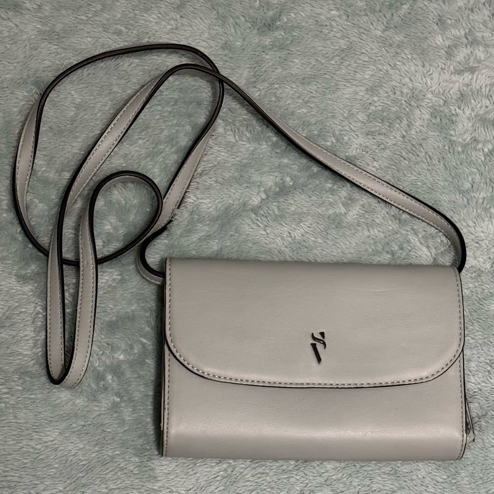 SOLD! Simply Vera Wang crossbody bag
